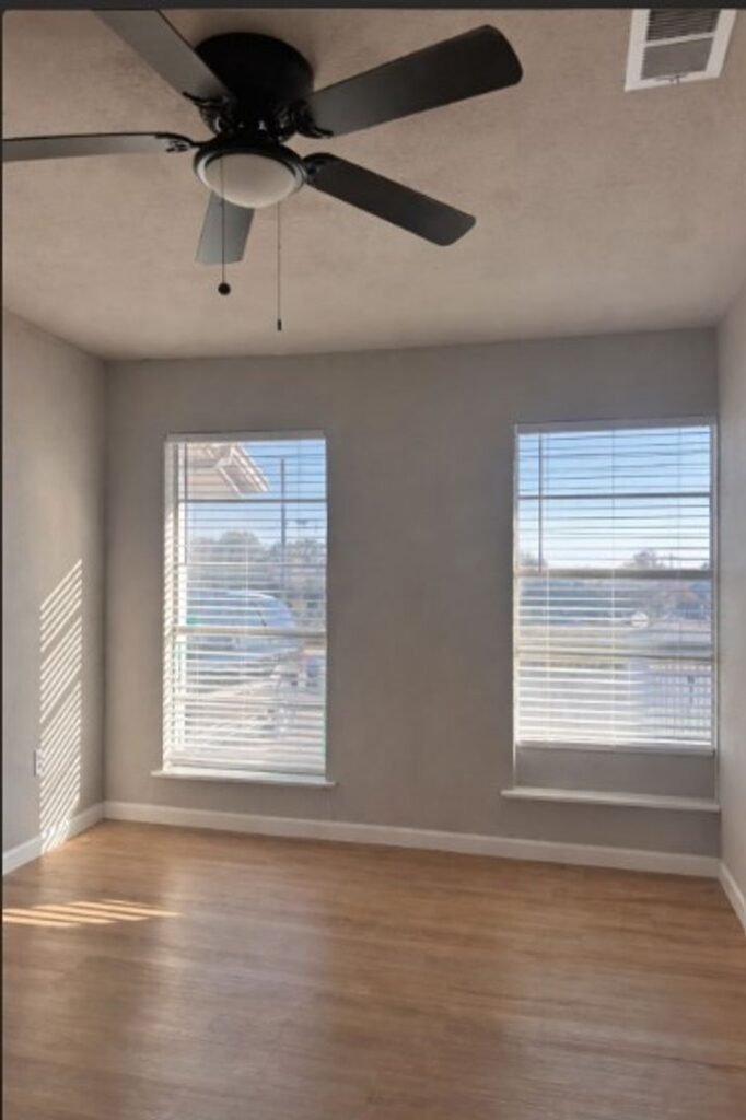 806 E Mountain St, photo 4