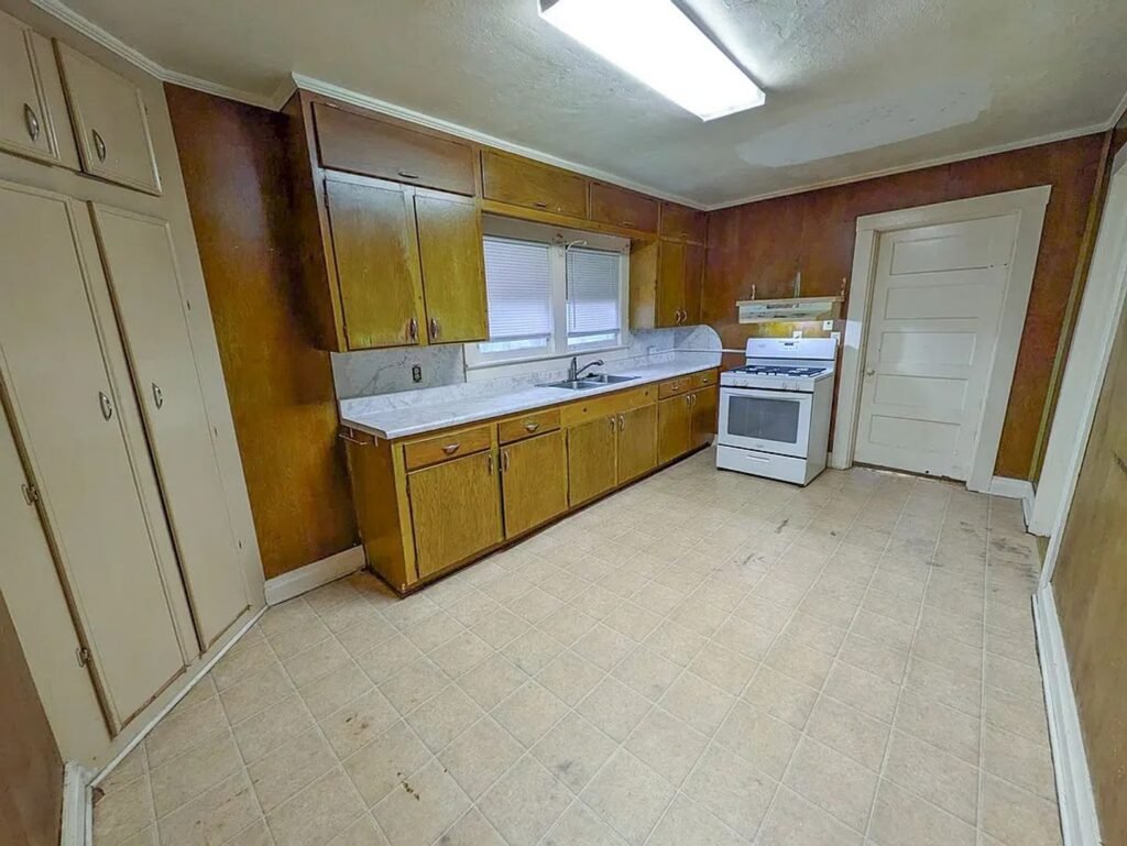 1269 Oregon Ave, photo 2