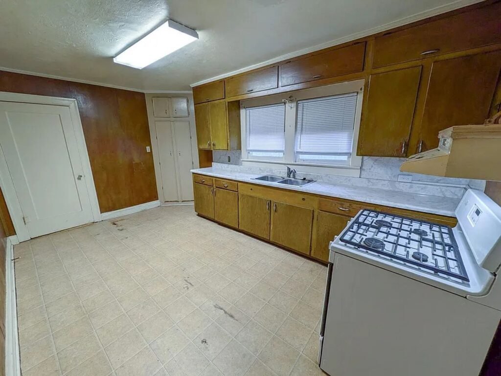 1269 Oregon Ave, photo 3