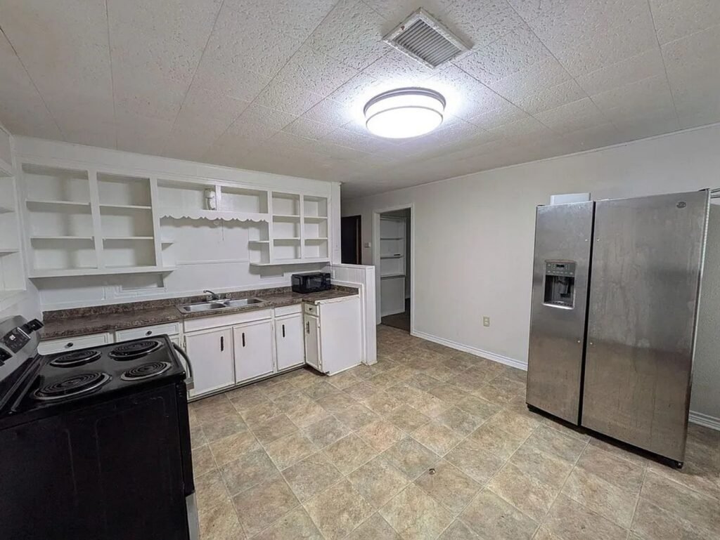 5365 E Parkway Dr, photo 2